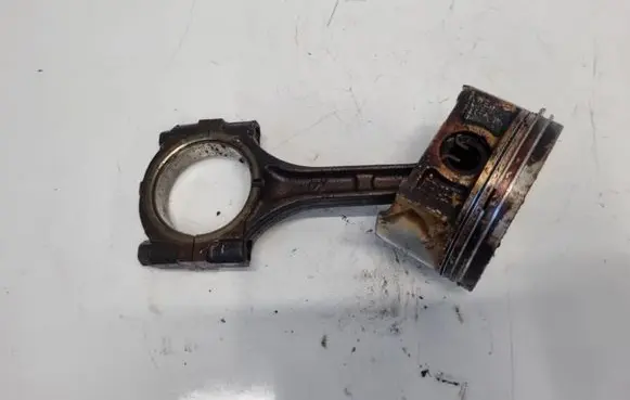 Subaru B9 Tribeca Piston with connecting rod 