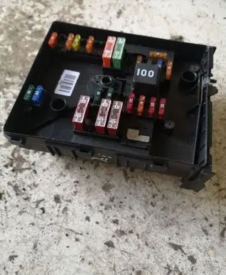Audi A3 S3 8P Fuse module 8K020511