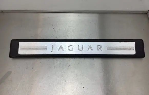 Jaguar XF X250 Front sill trim cover 8X2313201AF