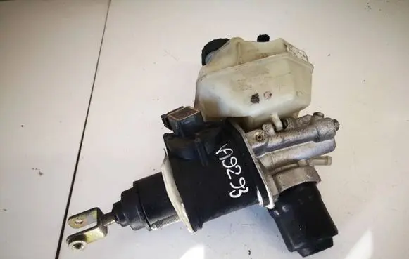 Mercedes-Benz CLS C219 Master brake cylinder 0204221045 5920820541