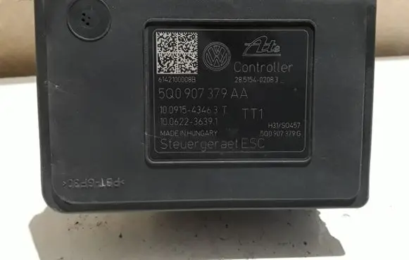 Volkswagen Golf VII ABS Pump 5Q0907379AA 5Q0614517T