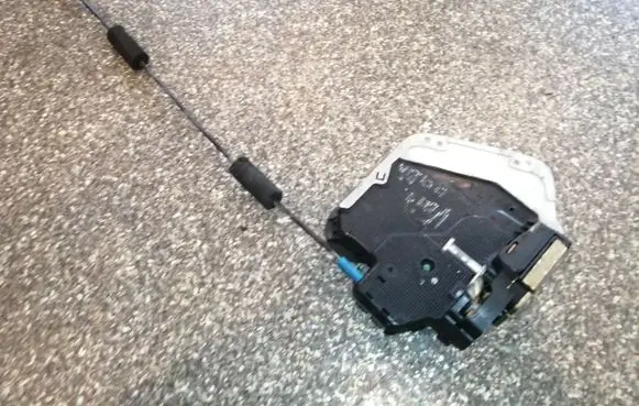 Lexus RX 300 Rear door lock