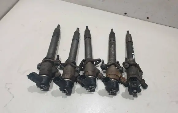 Volvo V70 Fuel injectors set 8658352 8658351 30777314