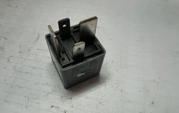 Audi A6 S6 C6 4F Other relay 8D0951253 V23134J52X300