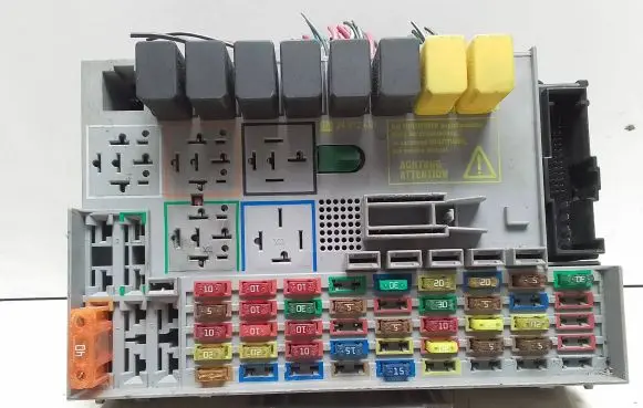 Opel Zafira A Fuse box set 24431677
