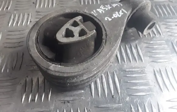 Nissan Qashqai Engine mount bracket 8200277221