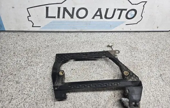 BMW 7 E38 Rear door exterior handle/bracket 51228245346