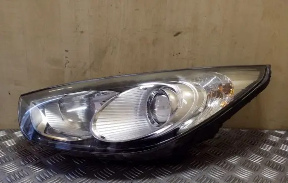 Hyundai ix35 Headlight/headlamp 921012Y