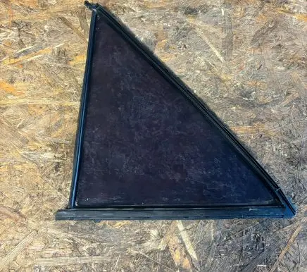 Mercedes-Benz E W124 Rear vent window glass 
