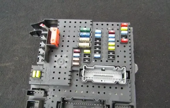 Volvo V70 Fuse box set 12217799 00004752947
