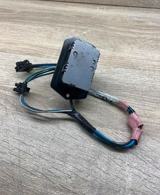 Volkswagen PASSAT B5 Heater blower motor/fan resistor 6H517 WITHPLUG