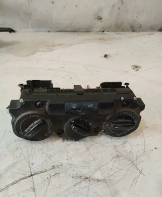 Volkswagen Touran I Climate control unit