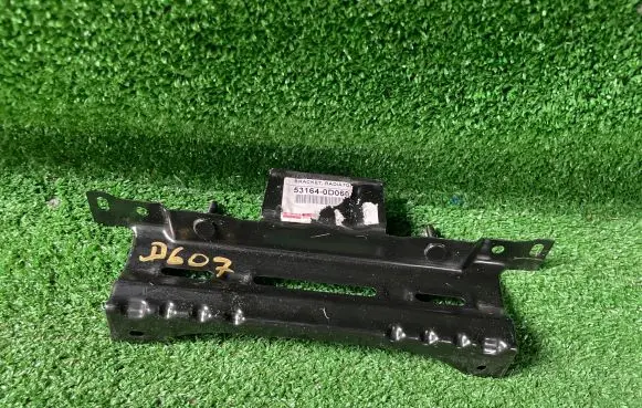 Toyota Yaris Fender mounting bracket 53164-0D060