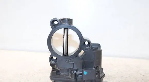 BMW 1 F20 F21 Throttle valve 8512452
