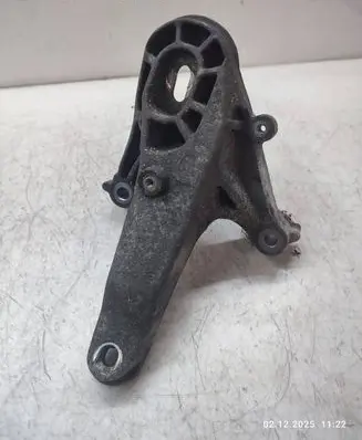 Mini Cooper Countryman R60 Engine mounting bracket 6788663