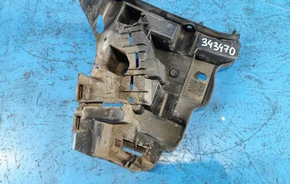 Volvo XC70 Front bumper mounting bracket 31214961