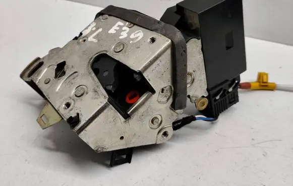 BMW 5 E39 Rear door lock 51228125671 8125671 8352165