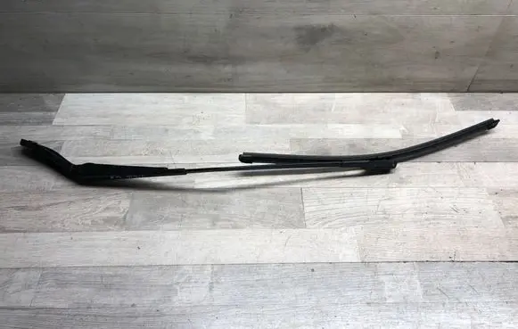 Volvo V60 Front wiper blade arm 30753505