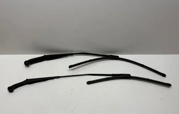 Front wiper blade arm