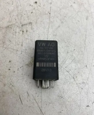 Skoda Octavia Mk3 (5E) Glow plug pre-heat relay 04L907282