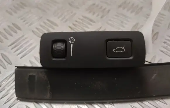Tailgate opening switch