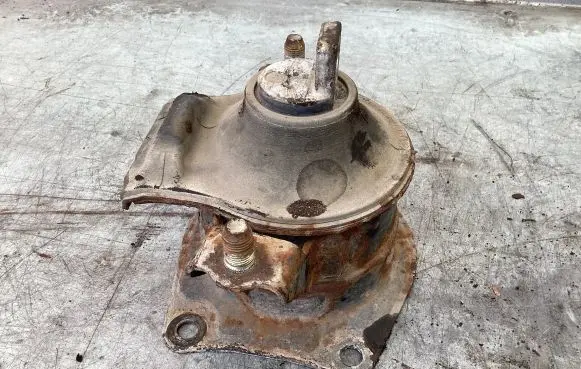 Honda Accord Engine mount bracket
