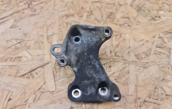 Skoda Octavia Mk2 (1Z) Engine mounting bracket 06A903103