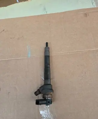 Volkswagen PASSAT B7 Fuel injector 03L130277J
