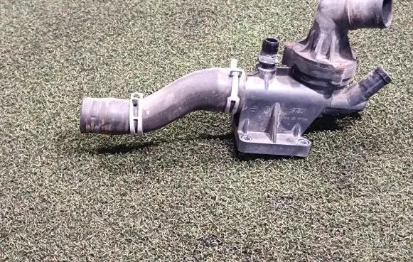 Opel Vivaro Thermostat housing 110615482R 110615482