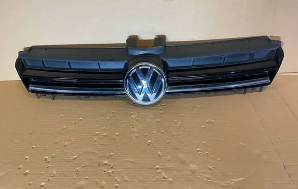 Volkswagen Golf VII Front bumper upper radiator grill 5G0853653E
