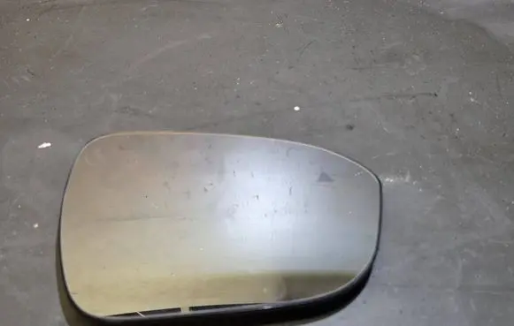 Nissan Qashqai J12 Wing mirror glass 23583064