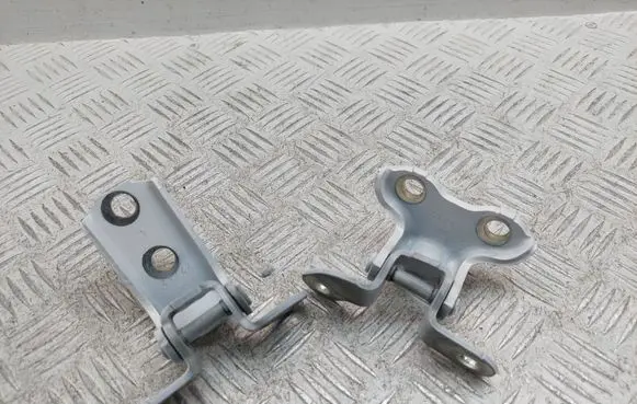 Rear door hinge set