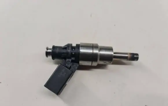 Volkswagen PASSAT B6 Fuel injector 06F909036
