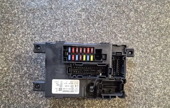 Fiat Punto (199) Fuse module 00517954300