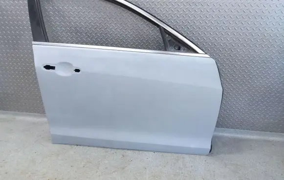 Cadillac ATS Front door 84200615 22802150