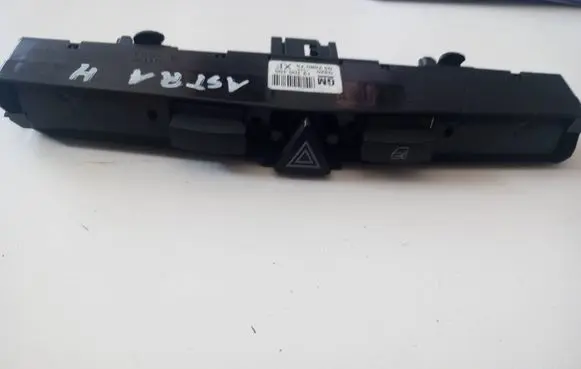 Opel Astra H Hazard light switch 13100105