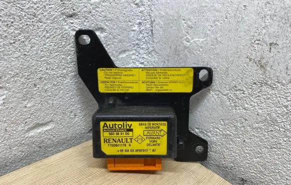 Renault Megane I Airbag control unit/module 7700841176A 550383100 AF97017