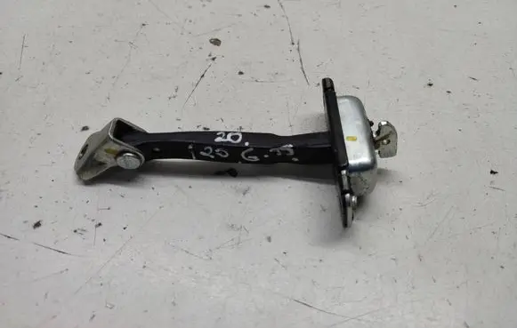 Hyundai i20 (BC3 BI3) Rear door check strap stopper