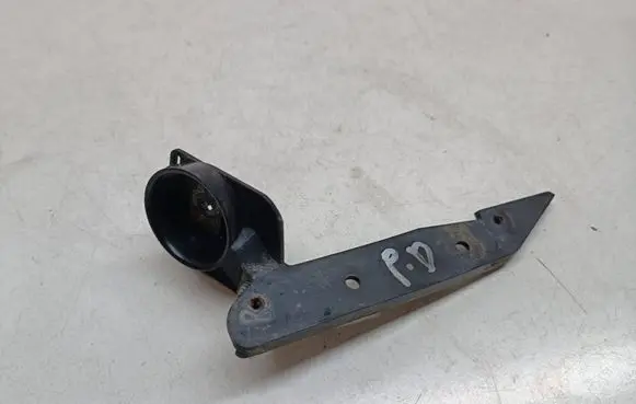 BMW 3 E90 E91 Fender mounting bracket 7058448