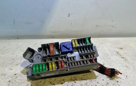 BMW X3 G01 Fuse module 6807487 3300935 6114V7