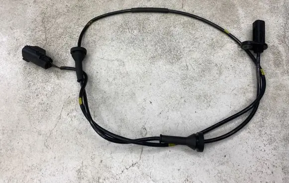 Volvo XC70 ABS brake wheel speed sensor 9467580 10071160133