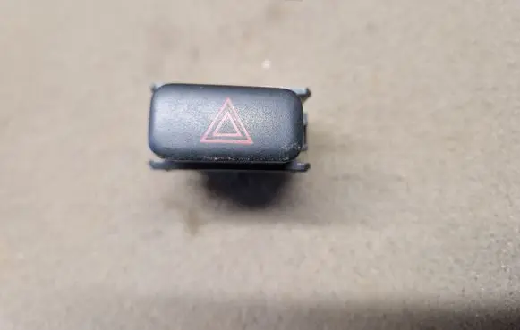 Toyota Hilux (AN10, AN20, AN30) Hazard light switch