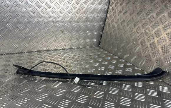Volkswagen Touareg II Tailgate sensor 7P6827711