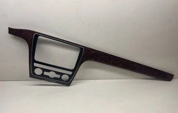 Volkswagen PASSAT B7 Radio/GPS head unit trim 561858336