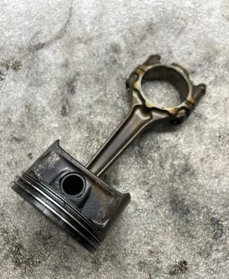 Opel Astra H Piston 