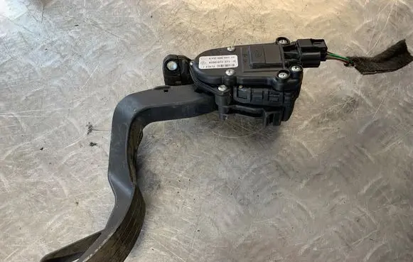 Renault Master III Accelerator throttle pedal 8200672371