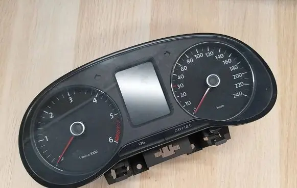 Volkswagen Polo V 6R Speedometer (instrument cluster) 6R0920861C