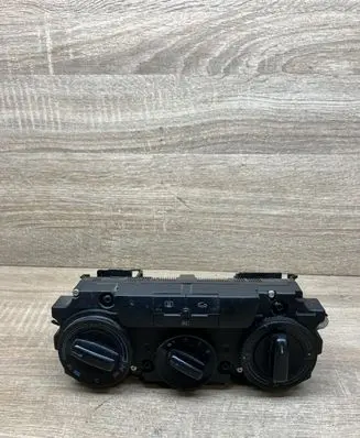 Skoda Octavia Mk2 (1Z) Climate control unit U74358110 05S9A2