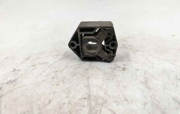 Radiator mount bracket