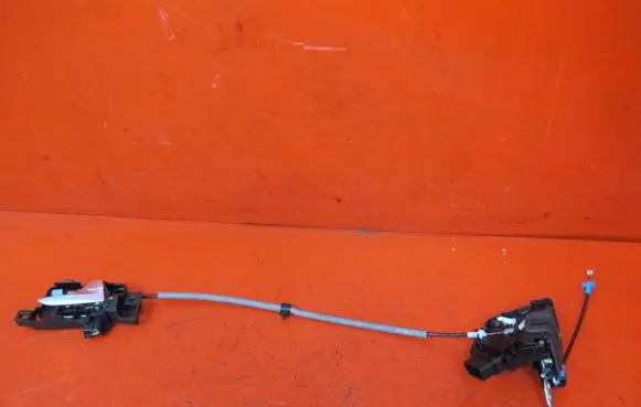 Ford Mondeo MK IV Front door lock 8M2A-R21812-AA